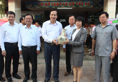ông Đào Ngọc Dung - Bộ trưởng Bộ Lao động TB&XH đến Trung tâm DVVL Đồng Tháp