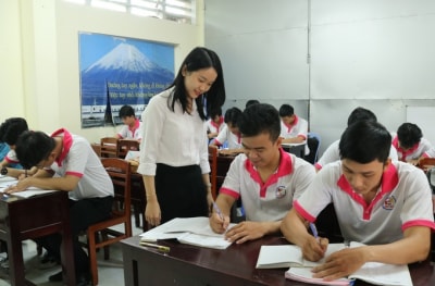 Sang Nhật lao động, chị Nhi và chị Hạnh vừa làm vừa học thêm tiếng Nhật. Về nước, cả hai trở thành giáo viên dạy tiếng Nhật tại Trung tâm dịch vụ việc...