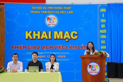 Sáng 12/8, tại trụ sở chính Trung tâm Dịch vụ Việc làm Đồng Tháp (phường Cao Lãnh), Sàn giao dịch việc làm định kỳ đã diễn ra trong không khí sôi nổi,...