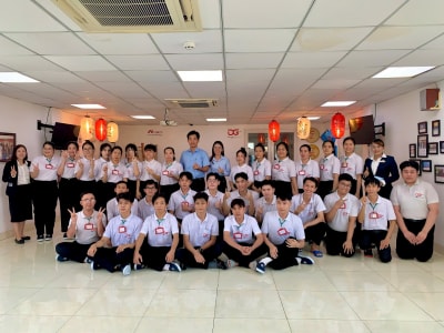 Đại diện lãnh đạo Trung tâm DVVL Đồng Tháp đến thăm, động viên lao động trước ngày xuất cảnh