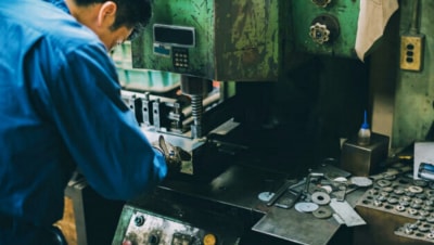 Tuyển gấp 2 nam làm việc tại Nhật Bản đơn hàng Gia công kim loại