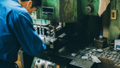 Tuyển gấp 10 nam, nữ làm việc tại Nhật Bản đơn hàng Gia công tấm kim loại