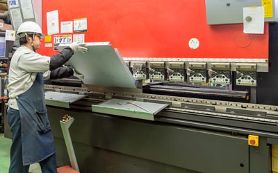 Tuyển gấp  15 nam nữ làm việc tại Nhật Bản đơn hàng Gia công tấm kim loại