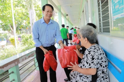 Niềm vui giản dị trong buổi sáng đầu tháng Mười và Trung thu là sự sẻ chia