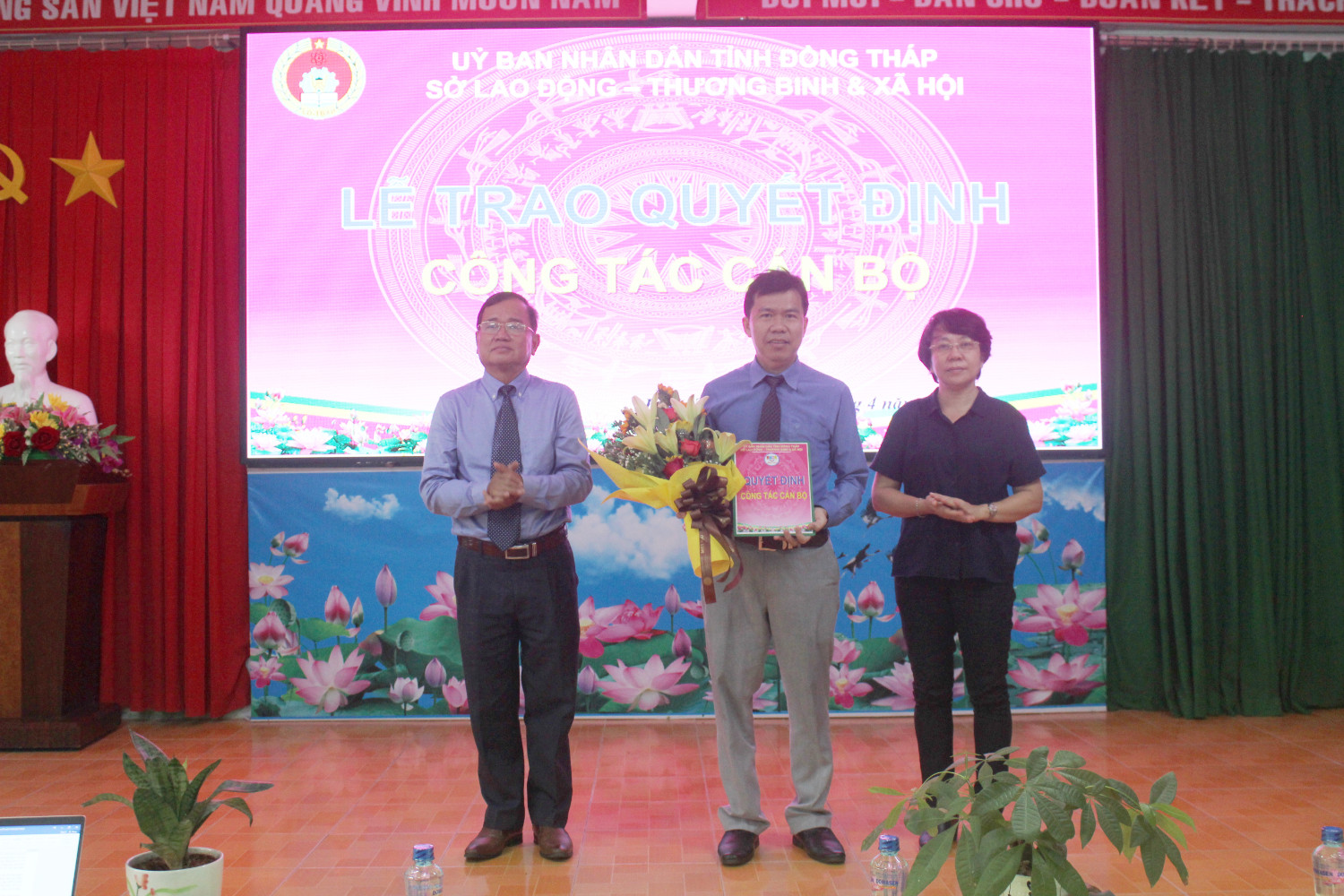 Lễ trao quyết định bổ nhiệm ông Nguyễn Phú Hiếu giữ chức Giám Đốc Trung tâm DVVL Đồng Tháp