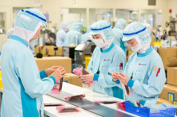 Tuyển gấp 10 nữ làm việc tại Nhật Bản đơn hàng Đóng gói mỹ phẩm