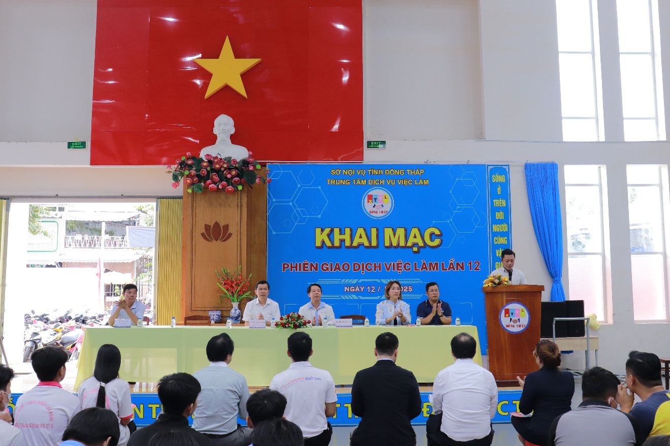 Các phiên giao dịch việc làm không chỉ là nơi tuyển dụng