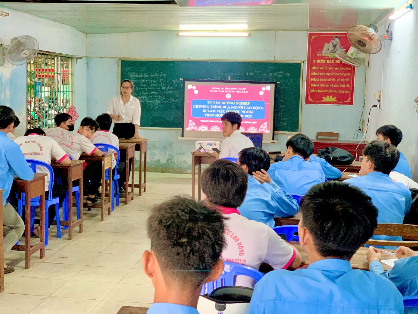 Trong suốt thời gian qua, mô hình liên kết giữa cơ sở đào tạo và Trung tâm dịch vụ việc làm đang chứng minh hiệu quả rõ rệt trong việc rút ngắn khoảng...