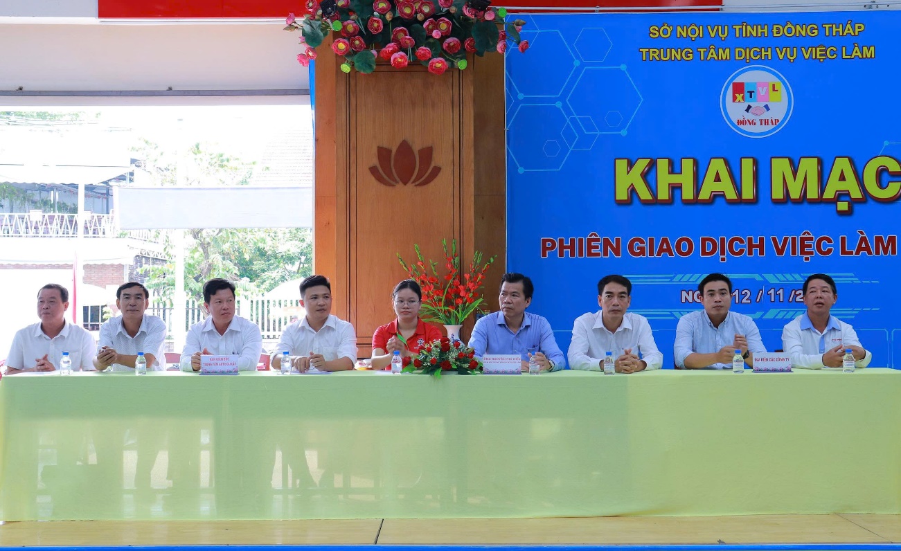 Giữa dòng chảy cuối năm, sàn việc làm vẫn giữ sức hút mạnh mẽ