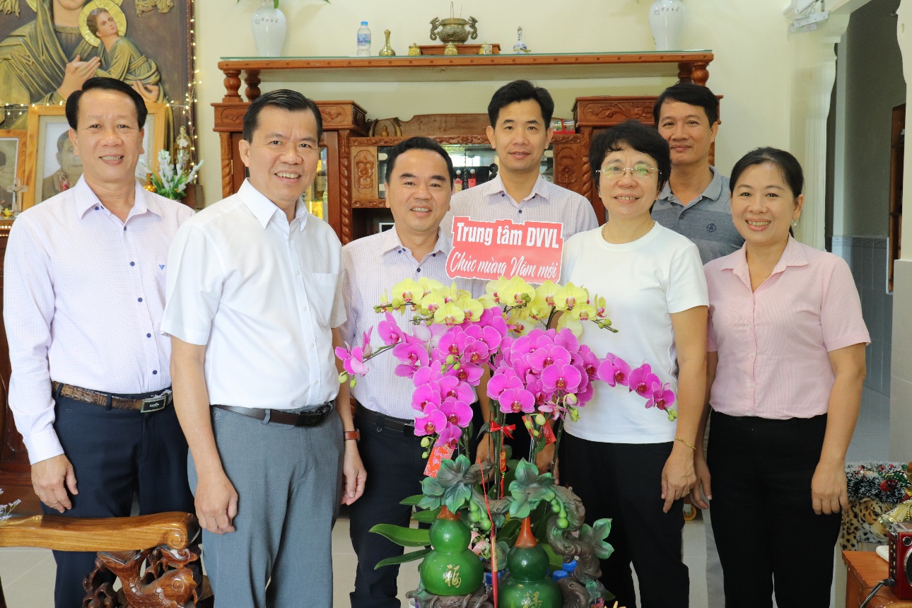 Khi các thế hệ gặp nhau trong mùa xuân của ký ức và kỳ vọng