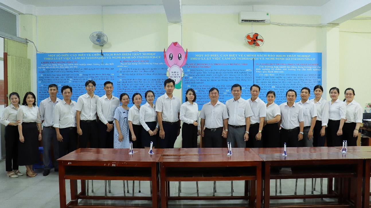 Phó Giám đốc Sở Nội vụ Huỳnh Trung Hiếu thăm và định hướng hoạt động tại Trung tâm DVVL Đồng Tháp