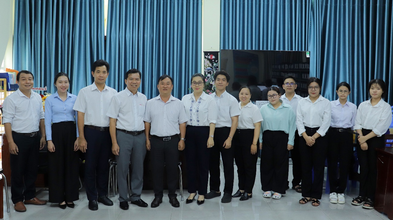 Phó Giám đốc Sở Nội vụ Huỳnh Trung Hiếu thăm và định hướng hoạt động tại Trung tâm DVVL Đồng Tháp