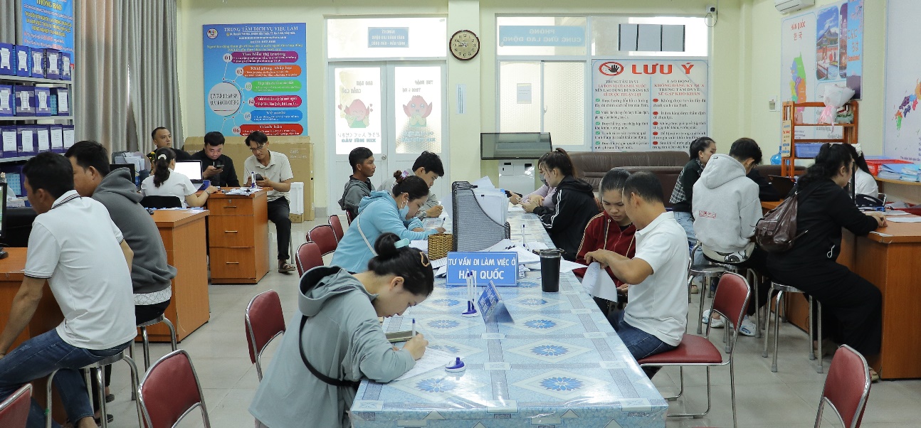 Trung tâm Dịch vụ việc làm Đồng Tháp khuyến cáo người lao động cảnh giác với các thông tin tuyển dụng trên mạng xã hội
