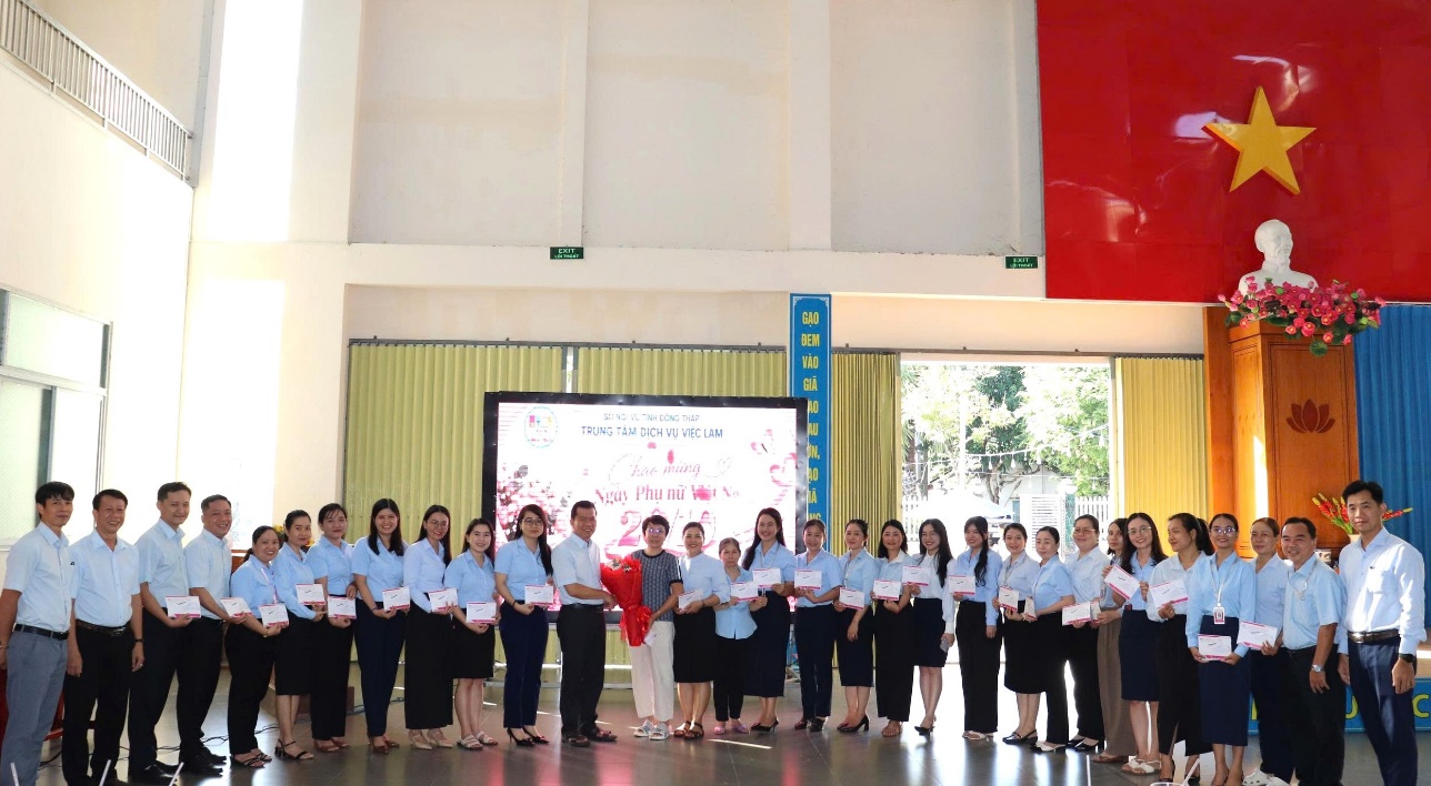 Trung tâm Dịch vụ Việc làm Đồng Tháp: Lan tỏa niềm vui ngày 20/10 bằng những hoạt động gắn kết